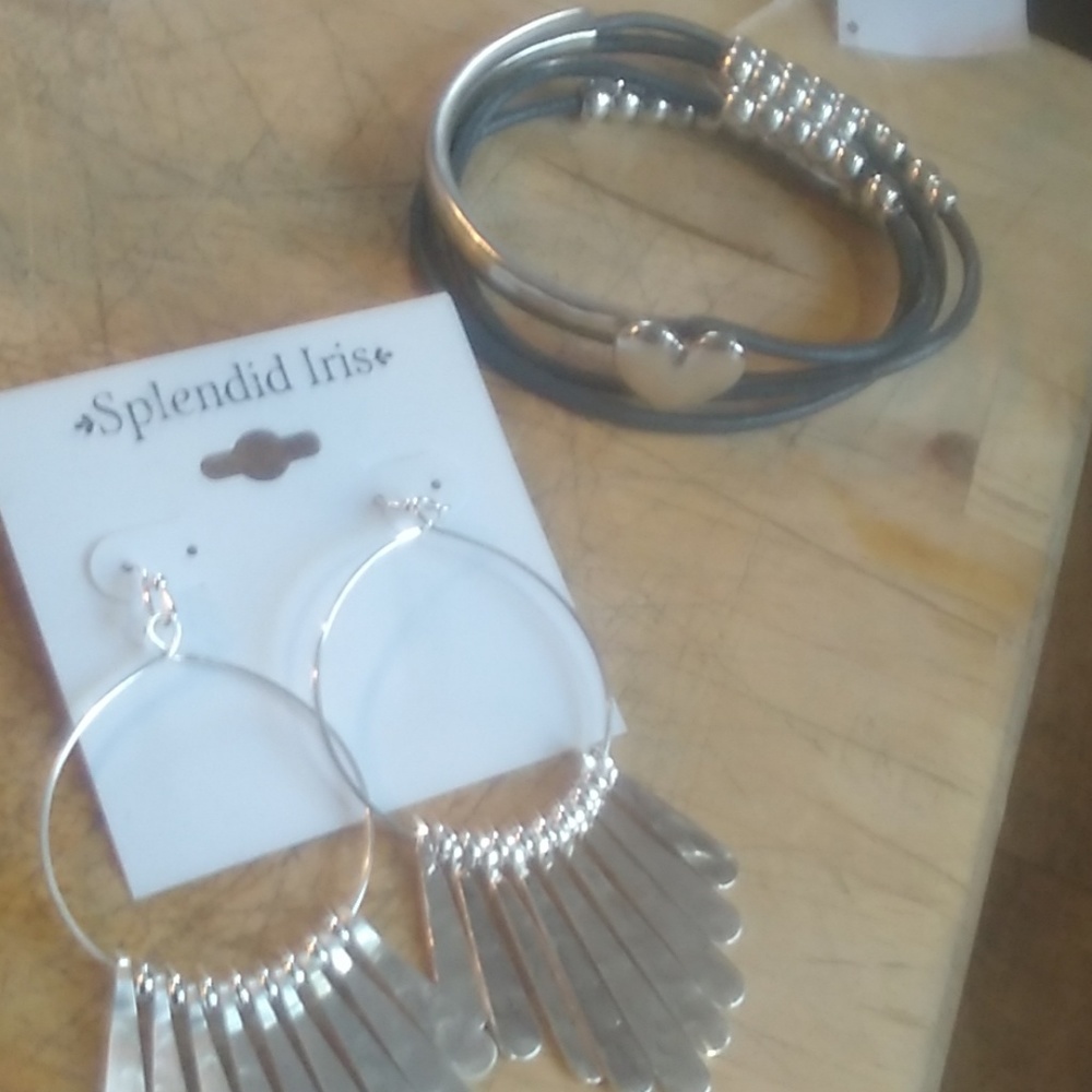 SPLENDID IRIS BRACELET AND EARRINGS SET